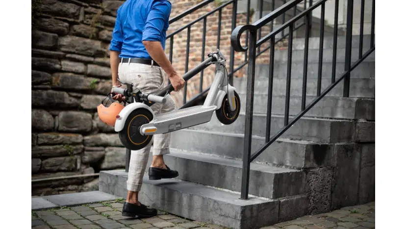 Електросамокат Segway Ninebot MAX G30LE фото 3 купити в Україні