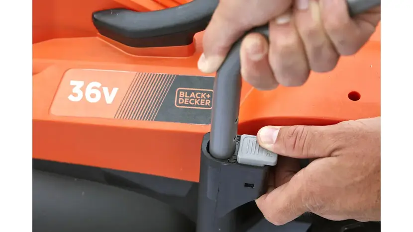 Газонокосарка акумуляторна Black&Decker BCMW 3336L2 фото 3 купити в Україні