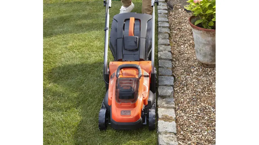 Газонокосарка акумуляторна Black&Decker BCMW 3318L2 фото 4 купити в Україні