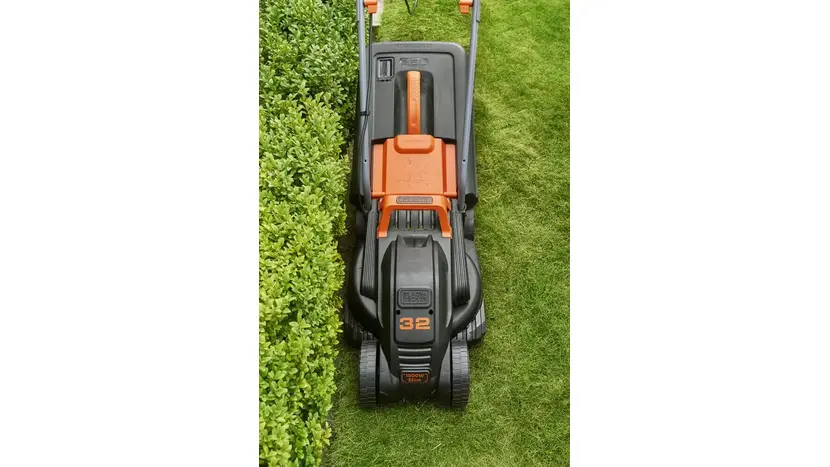 Газонокосарка Black&Decker BEMW351 фото 3 купити в Україні