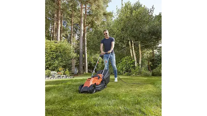 Газонокосарка Black&Decker BEMW 451 фото 3 купити в Україні