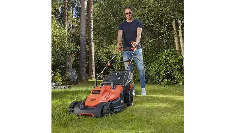 Газонокосарка електрична Black&Decker BEMW 481BH фото 3 купити в Україні