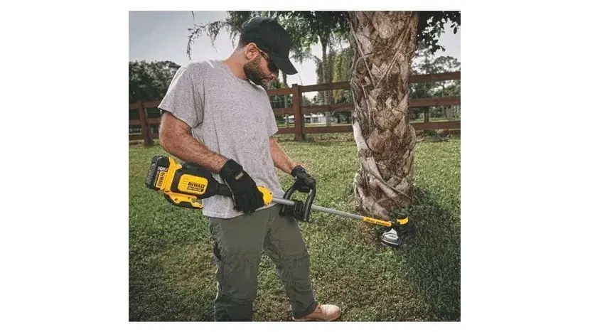 Тример акумуляторний DeWALT DCM561P1 фото 3 купити в Україні