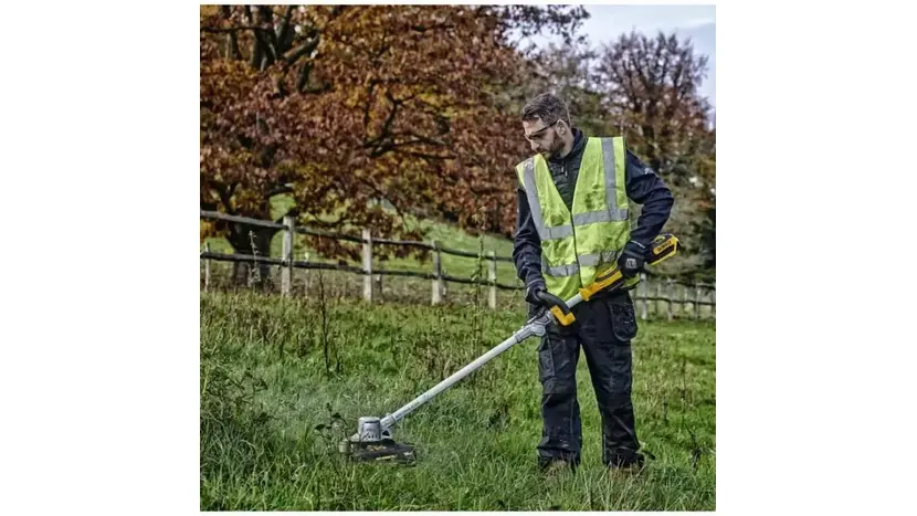 Тример акумуляторний DeWALT DCM561P1 фото 5 купити в Україні