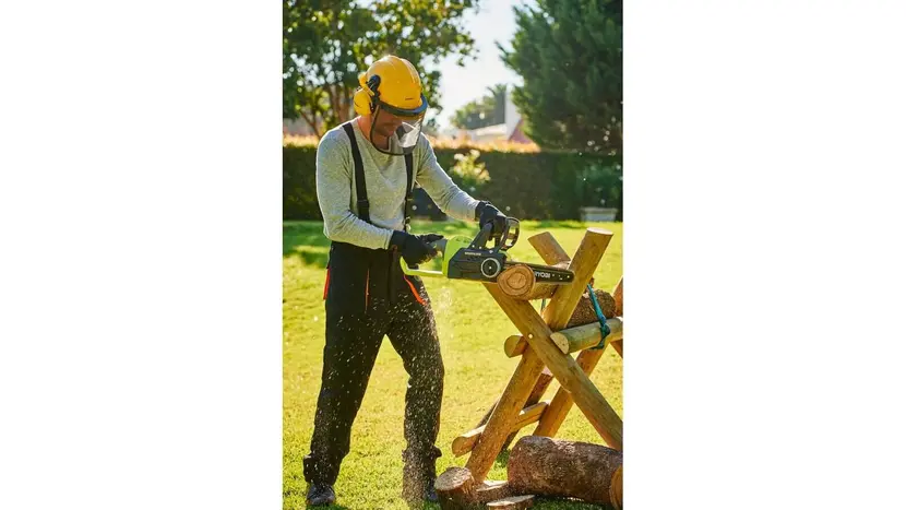 Пила ланцюгова акумуляторна Ryobi RCS1830-140B, ONE+ 18В, шина 30 см, АКБ 4.0Ач+ЗП безщіткова фото 6 купити в Україні