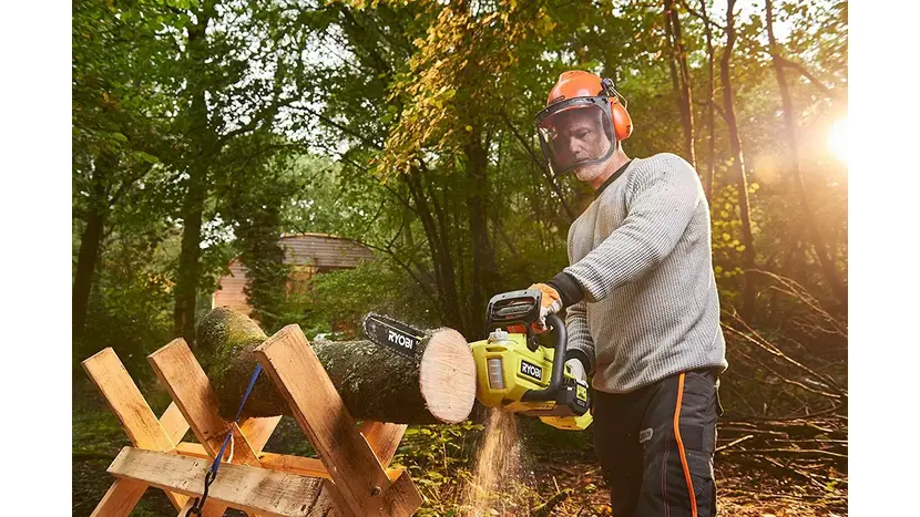 Пила ланцюгова акумуляторна Ryobi RY36CSX35A-0, шина 35см Oregon, MAX POWER 36В, безщіткова, Solo (без АКБ та ЗУ) фото 6 купити в Україні