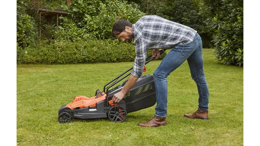 Газонокосарка електрична Black&Decker BEMW 481BH фото 4 купити в Україні