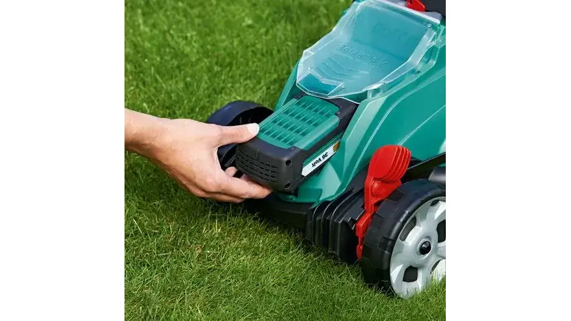 Газонокосарка акумуляторна Bosch ROTAK 32 (0.600.885.D06) фото 4 купити в Україні