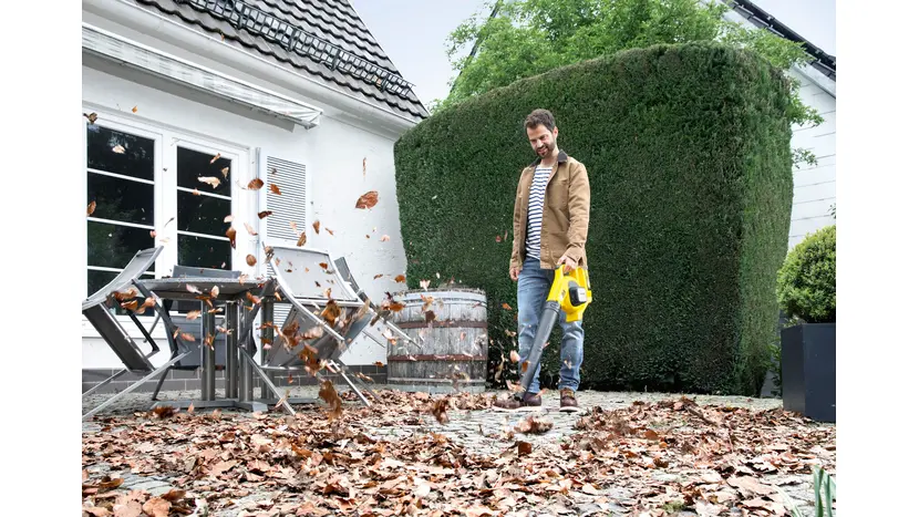 Повітродув садовий акумуляторний Karcher Leaf Blower LBL 2 18В (без АКБ та ЗП) фото 2 купити в Україні