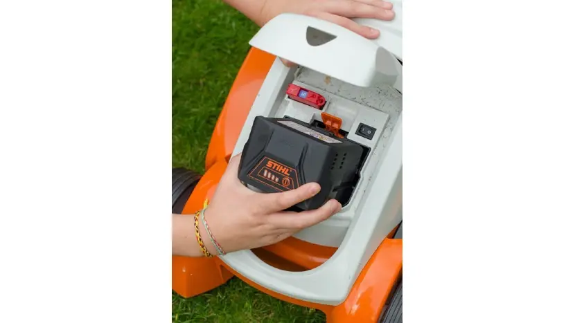 Газонокосарка акумуляторна STIHL RМА 339 Set (AK30, AL101) (63200111441) фото 3 купити в Україні