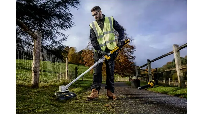 Тример акумуляторний DeWALT DCMST561P1 фото 5 купити в Україні