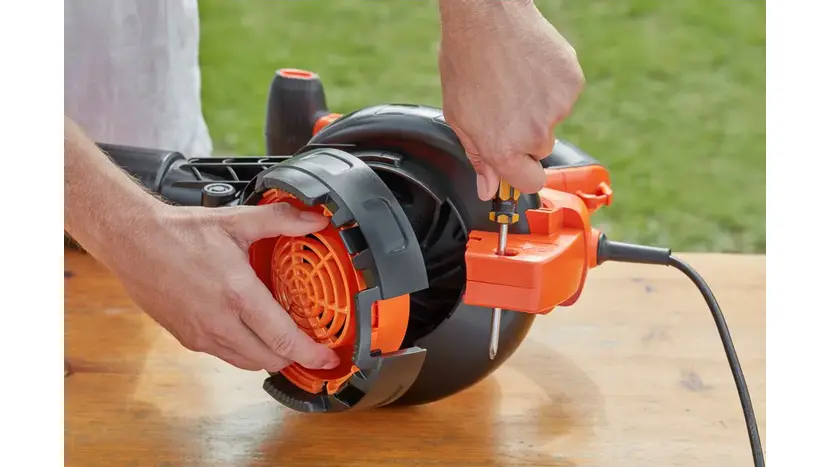 Садовий пилосос електричний BLACK+DECKER BEBLV301 фото 13 купити в Україні