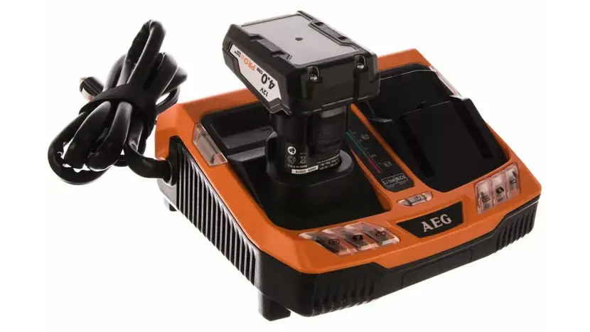 Набір акумуляторів та ЗП AEG SETL1240BLK (акум.L1240, 4.0А/г, 12В; зп.BLK1218) сумка фото 2 купити в Україні