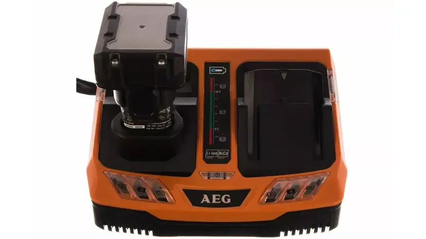 Набір акумуляторів та ЗП AEG SETL1240BLK (акум.L1240, 4.0А/г, 12В; зп.BLK1218) сумка фото 4 купити в Україні