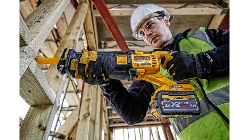 Пилка шабельна акумуляторна DeWALT DCS389NT, 54В XR FLEXVOLT Li-lon,  без АКБ та ЗП, у валізі TSTAK фото 3 купити в Україні