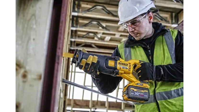 Пилка шабельна акумуляторна DeWALT DCS389T2, 54В XR FLEXVOLT Li-lon 2 Аг, у валізі TSTAK фото 4 купити в Україні