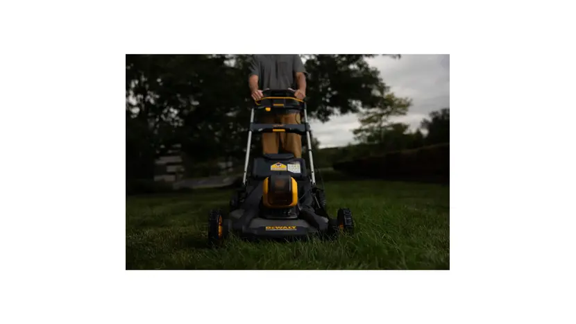 Газонокосарка акумуляторна DeWALT DCMWP500N фото 8 купити в Україні