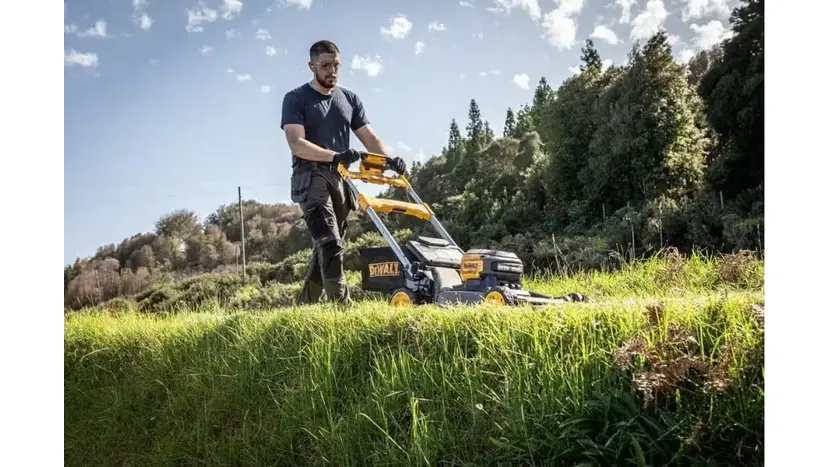 Газонокосарка акумуляторна DeWALT DCMWSP660N самохідна фото 7 купити в Україні