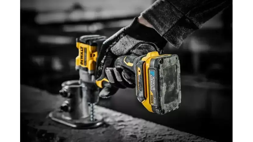 Акумуляторна батарея DeWALT DCBP318 фото 3 купити в Україні