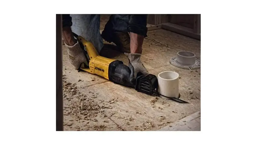 Пила шабельна мережева універсальна DeWALT DWE305PK фото 6 купити в Україні