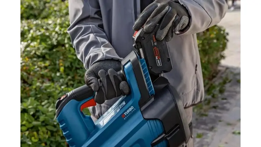 Повітродув садовий акумуляторний Bosch Professional AdvancedLeafBlower 18V-750 без АКБ і ЗП (0.600.8D2.000) фото 4 купити в Україні
