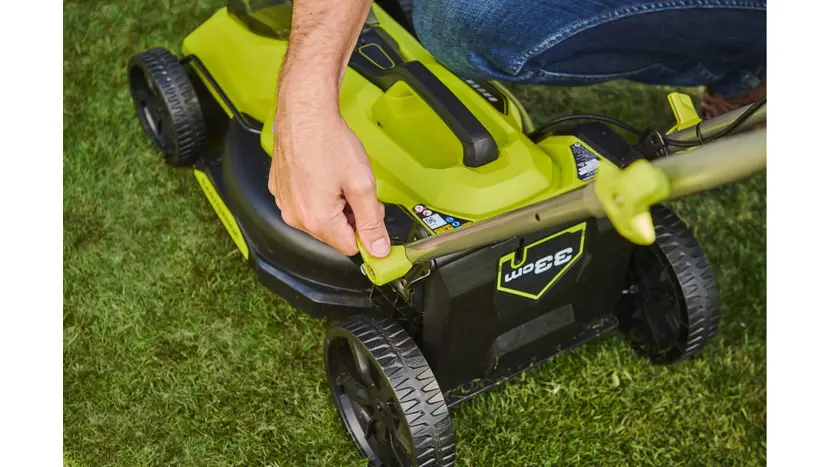 Газонокосарка акумуляторна Ryobi ONE+ HP RY18LMX33A-0 без АКБ та ЗП фото 8 купити в Україні