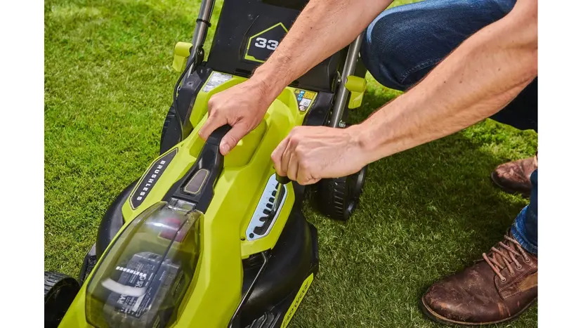 Газонокосарка акумуляторна Ryobi ONE+ HP RY18LMX33A-150 з АКБ та ЗП фото 5 купити в Україні