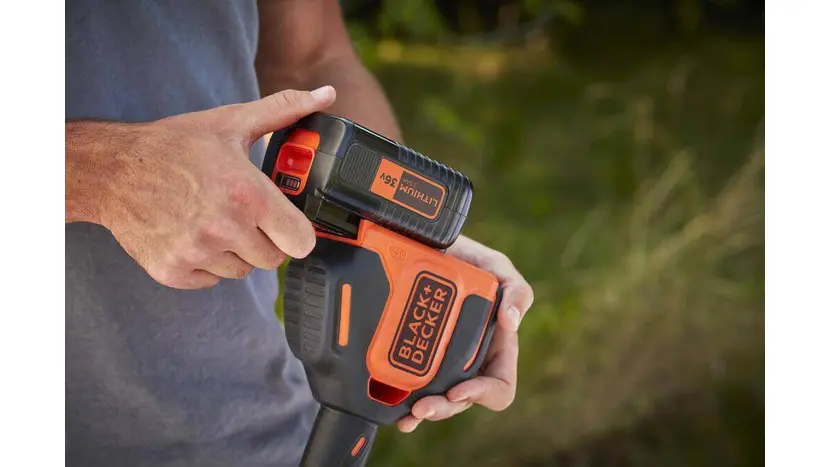 Тример акумуляторний безщітковий BLACK+DECKER BCSTE636L1 з АКБ та ЗП фото 3 купити в Україні