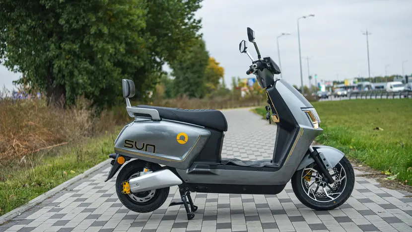 Електроскутер SUNRA K3 (gray) 2300 Вт фото 2 купити в Україні