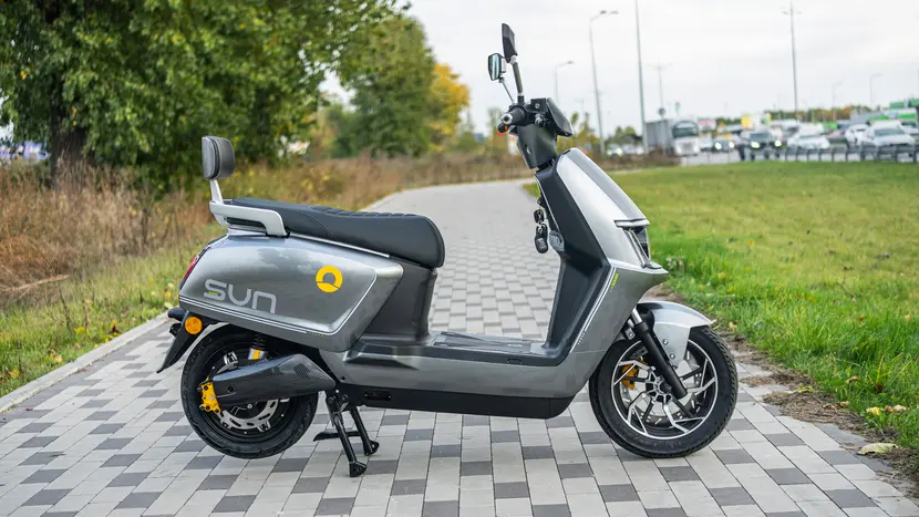 Електроскутер SUNRA K6 (silver) 2300 Вт фото 2 купити в Україні