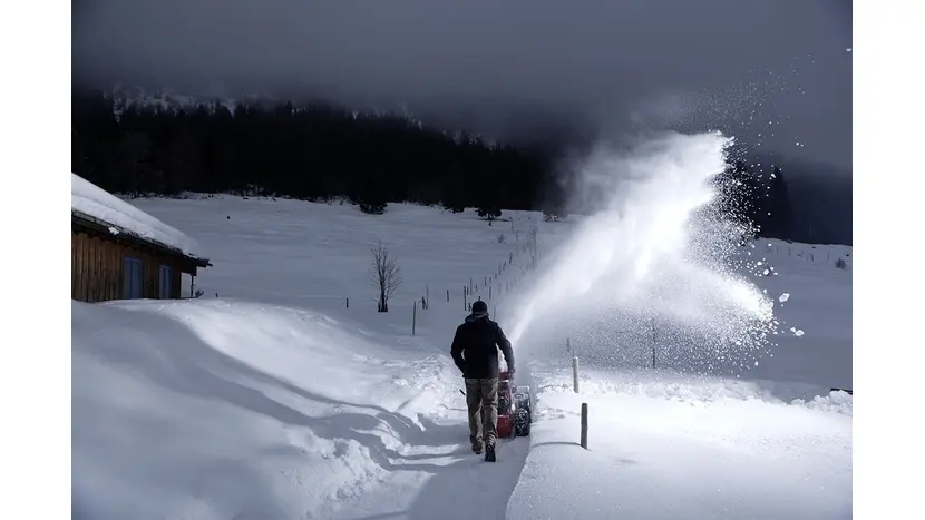 Снігоприбирач AL-KO SnowLine 700 E фото 2 купити в Україні