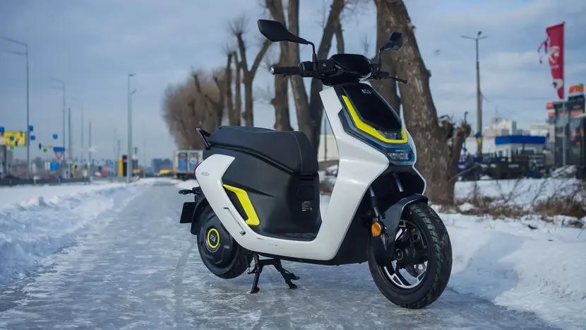 Електроскутер ZEEHO AE6+ (сірий) фото 2 купити в Україні